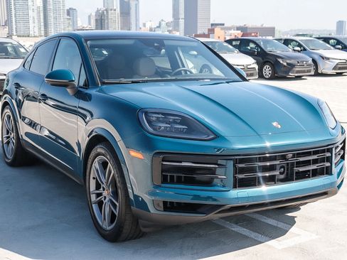 Used 2025 Porsche Cayenne image 3