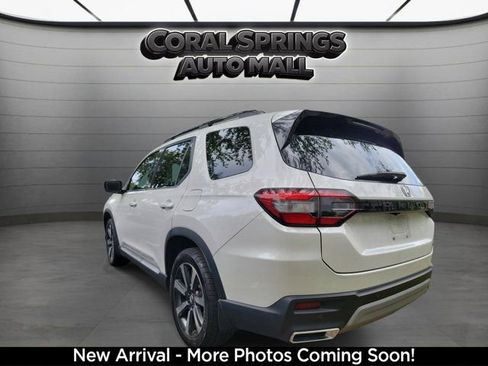 Used 2025 Honda Pilot Touring image 3
