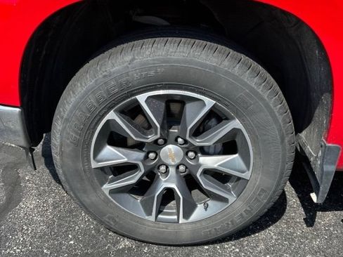 Used 2023 Chevrolet Silverado 1500 LT AWD/4WD image 9