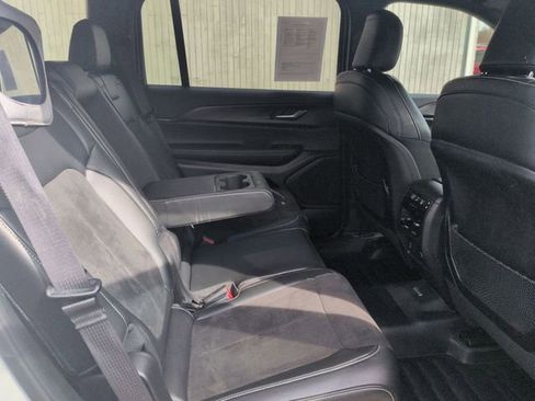 Used 2025 Jeep Grand Cherokee L Laredo image 28