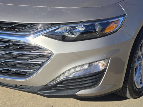 Used 2025 Chevrolet Malibu LT image 30