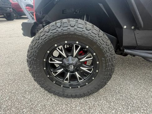 Used 2018 Jeep Wrangler Unlimited Sahara AWD/4WD image 24