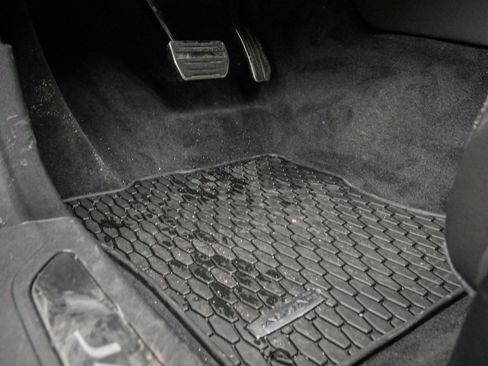 Used 2024 Jaguar XF R-Dynamic SE AWD/4WD image 17