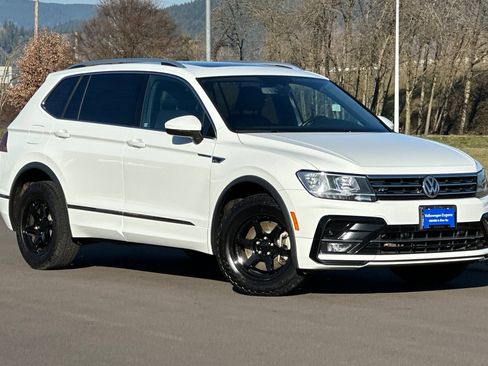 Used 2019 Volkswagen Tiguan SEL R-Line w/ 3rd Row Seat Package image 1