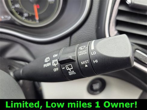 Used 2021 Jeep Cherokee Limited image 31