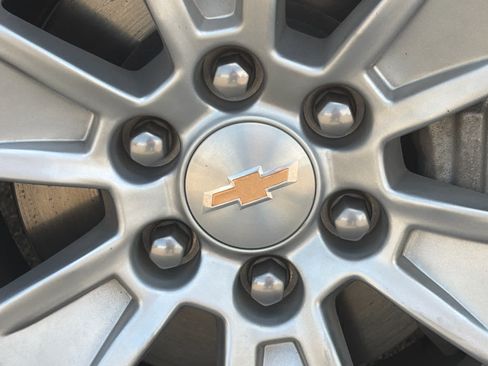 Used 2025 Chevrolet Silverado 1500 LT AWD/4WD image 11