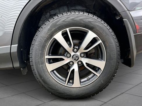 Used 2018 Toyota RAV4 XLE image 10