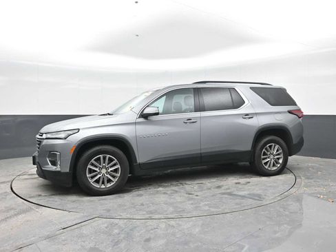 Used 2023 Chevrolet Traverse LT FWD image 3