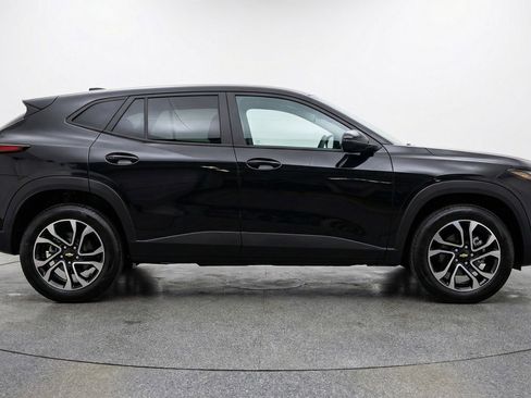 Used 2025 Chevrolet TrailBlazer LT w/ Driver Confidence Package image 11