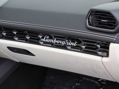 Used 2024 Lamborghini Huracan EVO AWD/4WD image 9