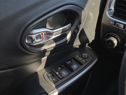 Used 2021 Jeep Cherokee Limited w/ Elite Package image 11