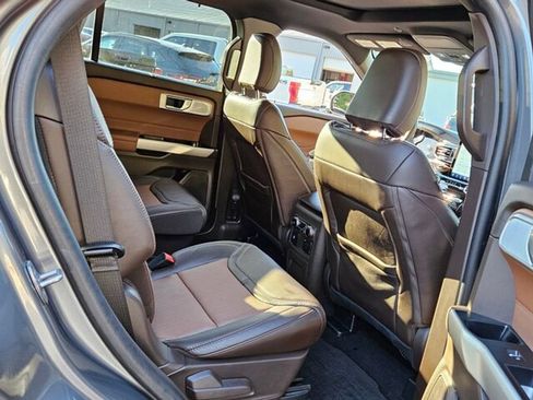 Used 2024 Ford Explorer King Ranch w/ Technology Package image 15