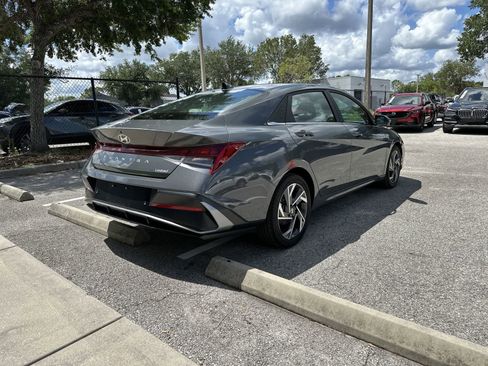 Used 2024 Hyundai Elantra Limited FWD image 8