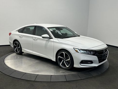 Used 2019 Honda Accord Sport image 2