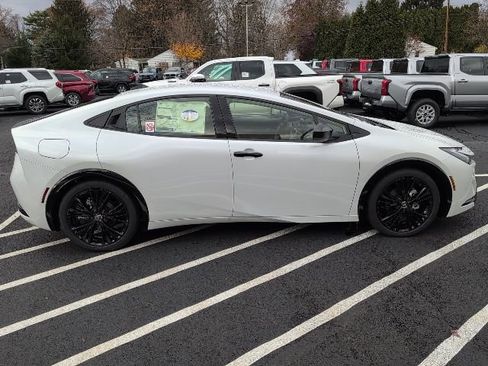 New 2026 Toyota Prius Plug-In Hybrid FWD image 2