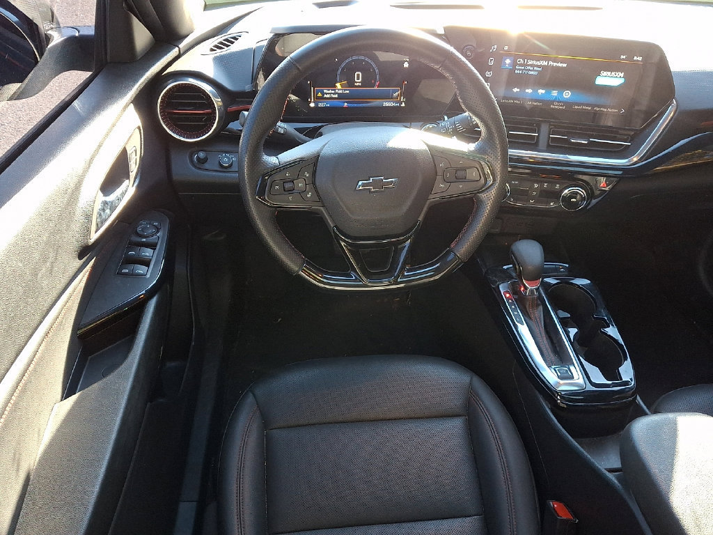 Used 2024 Chevrolet Trax RS w/ Sunroof Package FWD image 17