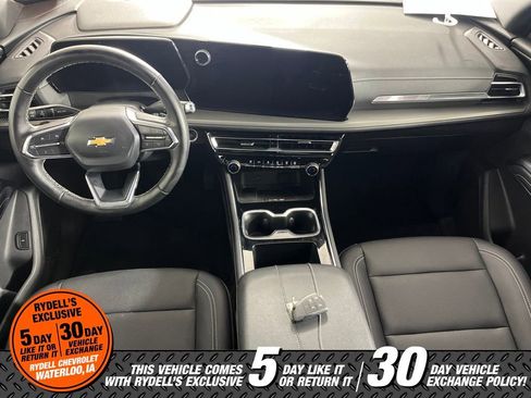 Used 2025 Chevrolet Traverse LT w/ Driver Confidence Package AWD/4WD image 17