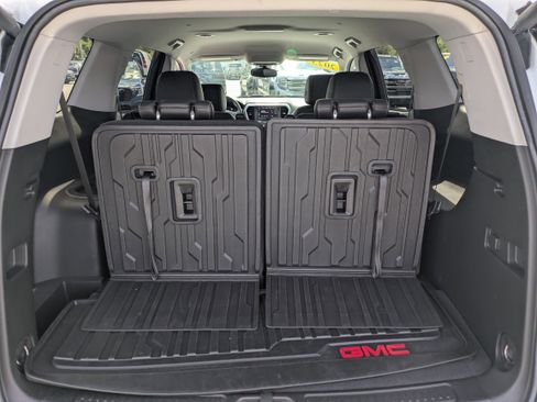 Used 2023 GMC Acadia SLT w/ LPO, Floor Liner Package FWD image 13