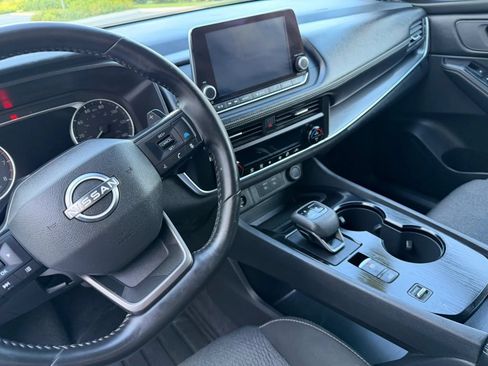 Used 2025 Nissan Rogue SV FWD image 46