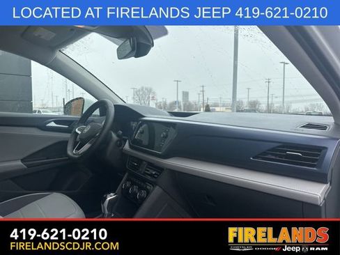 Used 2024 Volkswagen Taos SE image 14