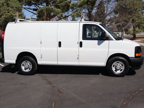 Used 2017 Chevrolet Express 2500 image 3