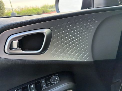 Used 2021 Kia Soul LX FWD image 19