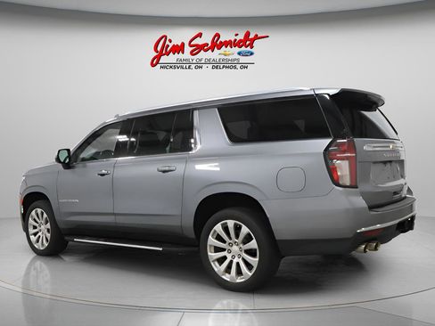 Used 2021 Chevrolet Suburban Premier AWD/4WD image 4