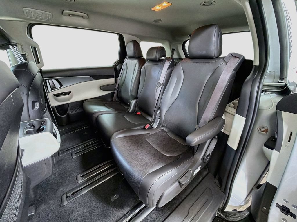 Used 2022 Kia Carnival LX FWD image 24