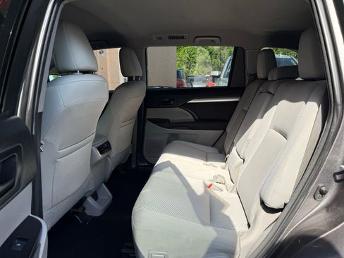 Used 2018 Toyota Highlander LE image 14