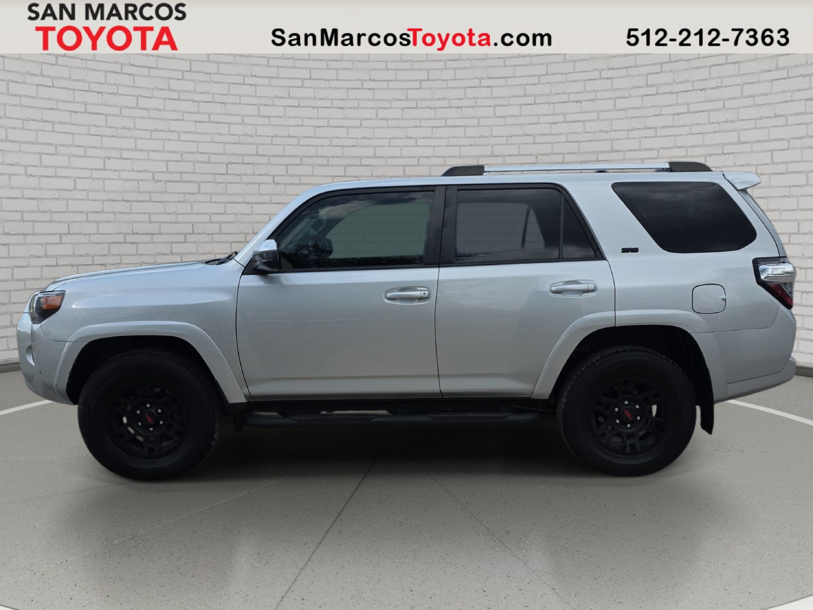 Used 2023 Toyota 4Runner SR5 AWD/4WD image 9