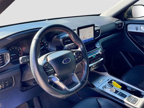 Used 2024 Ford Explorer ST-Line w/ Class IV Trailer Tow Package image 11