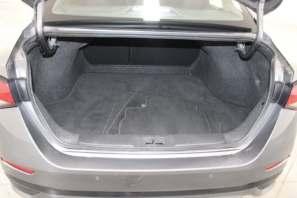 Used 2025 Nissan Sentra SR FWD image 13