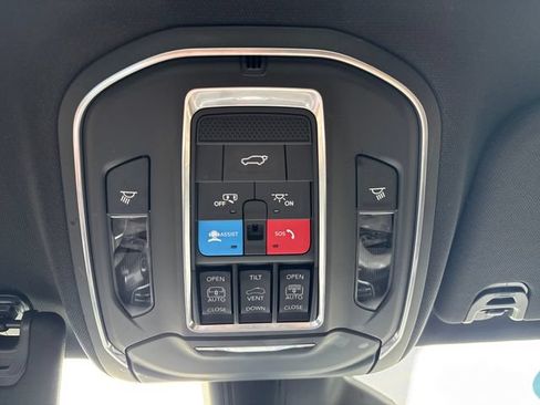 Used 2022 Jeep Wagoneer Series I AWD/4WD image 14