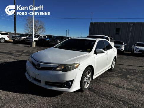 Used 2013 Toyota Camry SE image 1