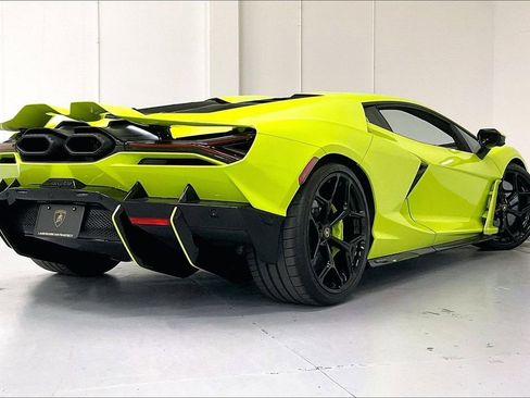 Used 2025 Lamborghini Revuelto image 4