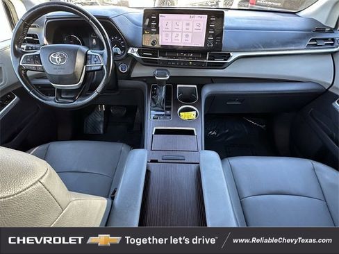 Used 2023 Toyota Sienna XLE image 11