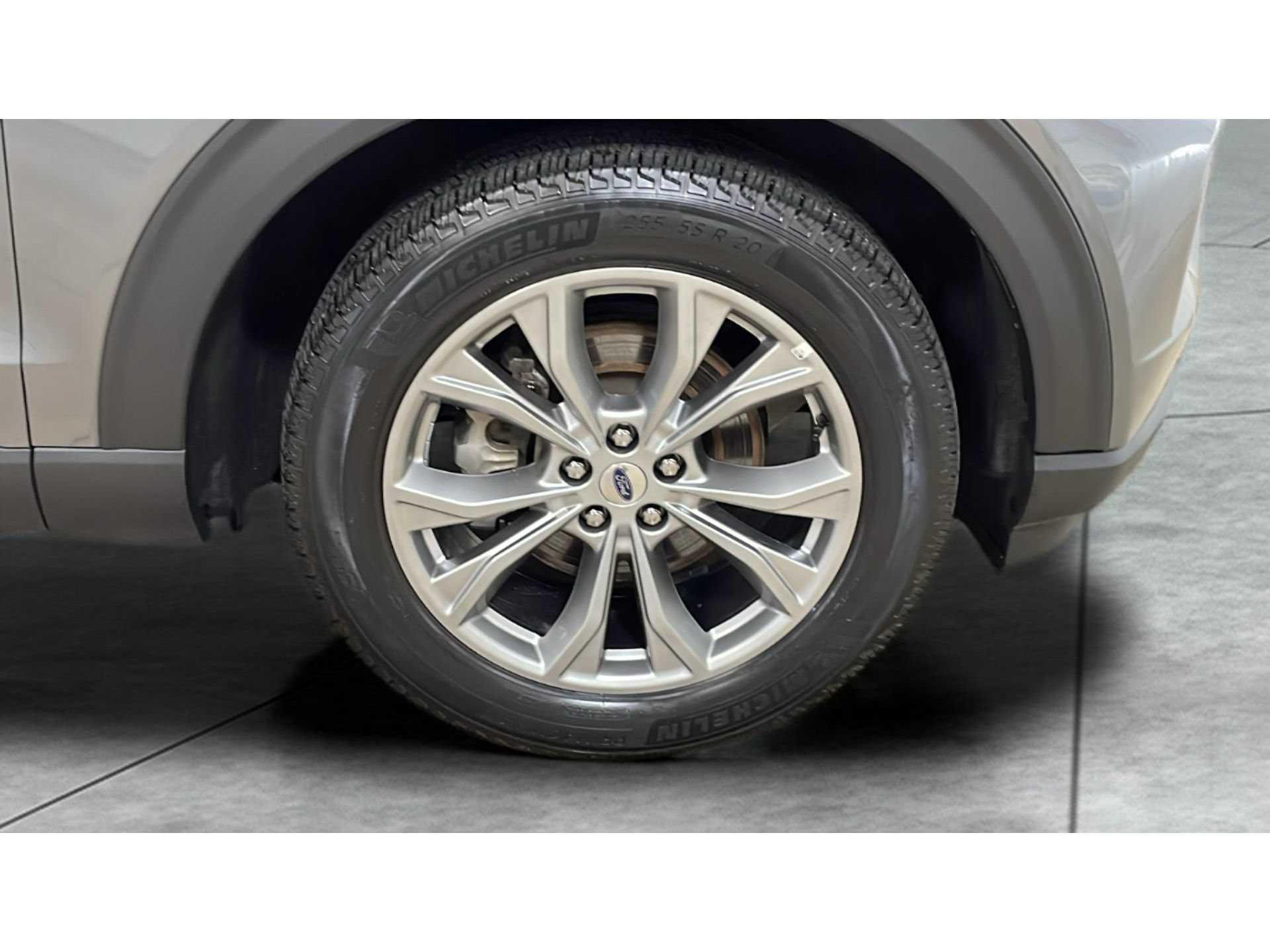 Used 2023 Ford Explorer Limited AWD/4WD image 17