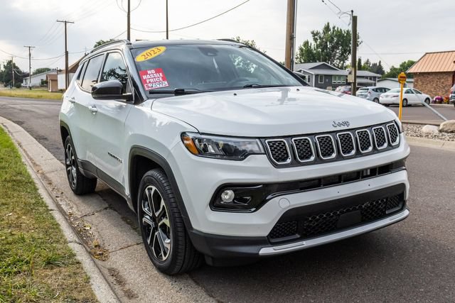Used 2023 Jeep Compass Limited AWD/4WD image 3