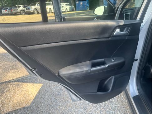 Used 2022 Kia Sportage LX FWD image 25