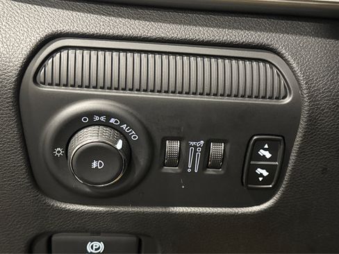 Used 2024 Jeep Wagoneer Series II w/ Flexible Seating Group AWD/4WD image 22