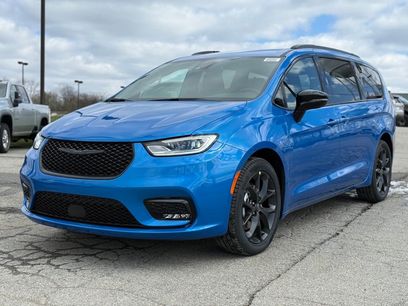 New 2026 Chrysler Pacifica Select