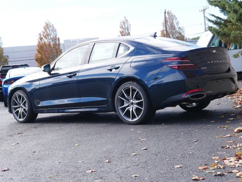 Used 2025 Genesis G70 2.5T image 4