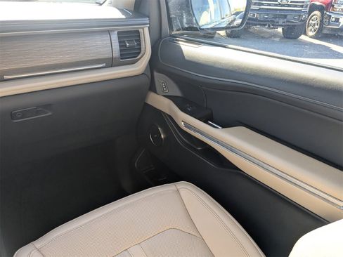 Used 2024 Ford Expedition Max Limited image 19