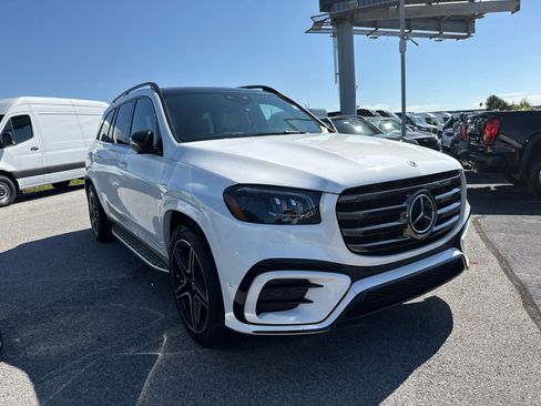 Used 2025 Mercedes-Benz GLS 450 4MATIC image 5
