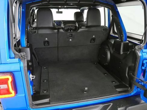 Used 2023 Jeep Wrangler Unlimited Sahara AWD/4WD image 33