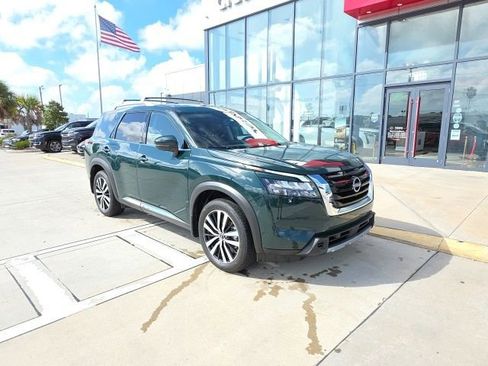 Used 2025 Nissan Pathfinder Platinum w/ Cargo Package image 2