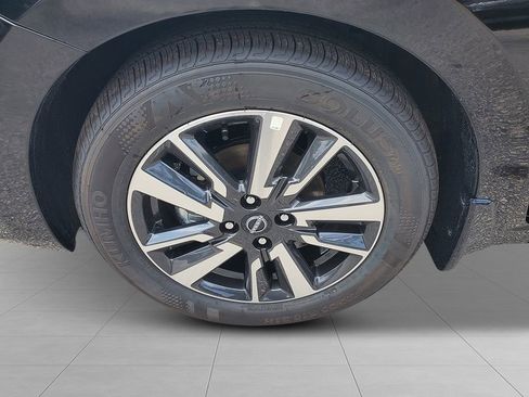 New 2025 Nissan Versa SV w/ Trunk Package image 9