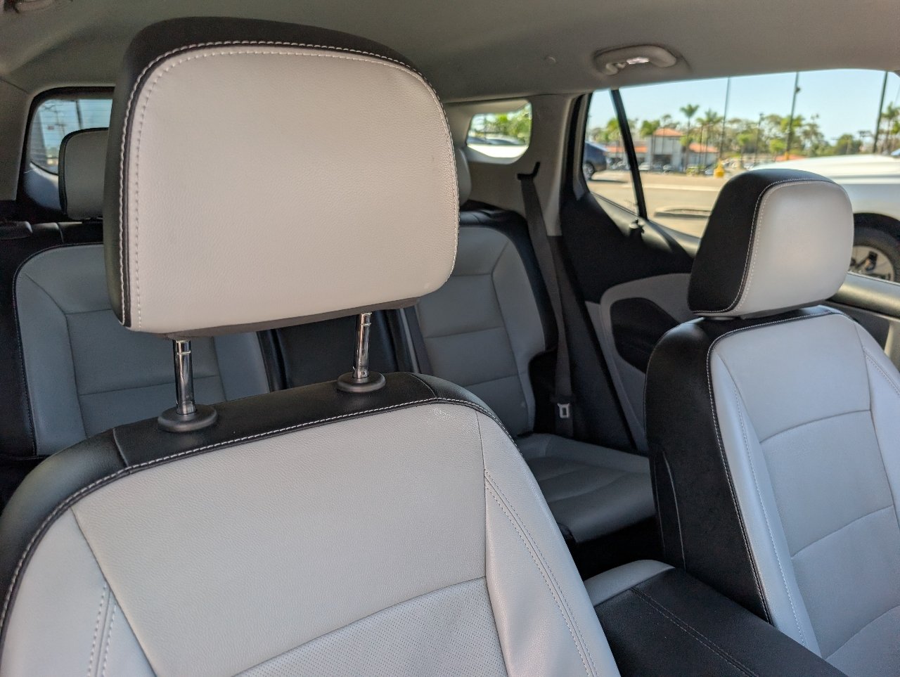 Used 2022 GMC Terrain SLT FWD image 3