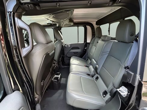 New 2025 Jeep Gladiator Mojave w/ Steel Bumper Group image 14