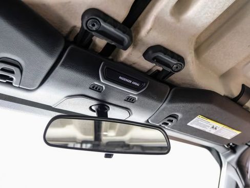 Used 2018 Jeep Wrangler Sport S image 36